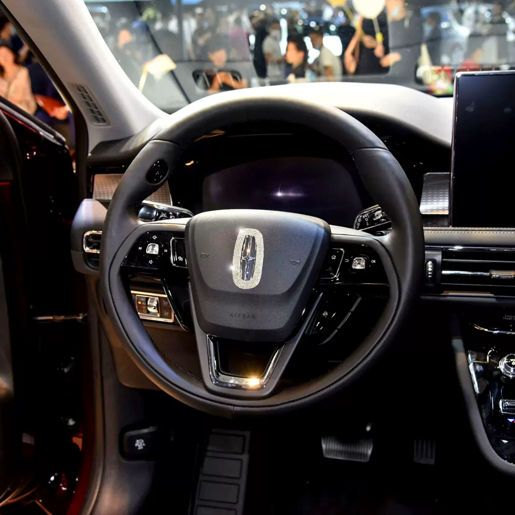 Kreatywne naklejki na kierownicę z diamentami