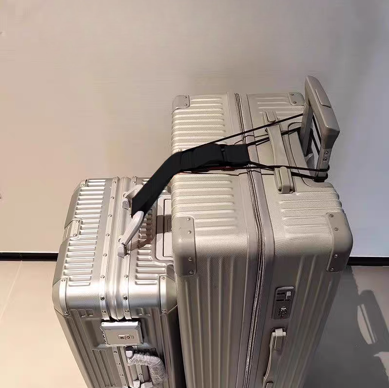 LockRide Pro: Regulowany pasek bagażowy do bezpiecznego układania bagażu w stosy i podróżowania bez użycia rąk