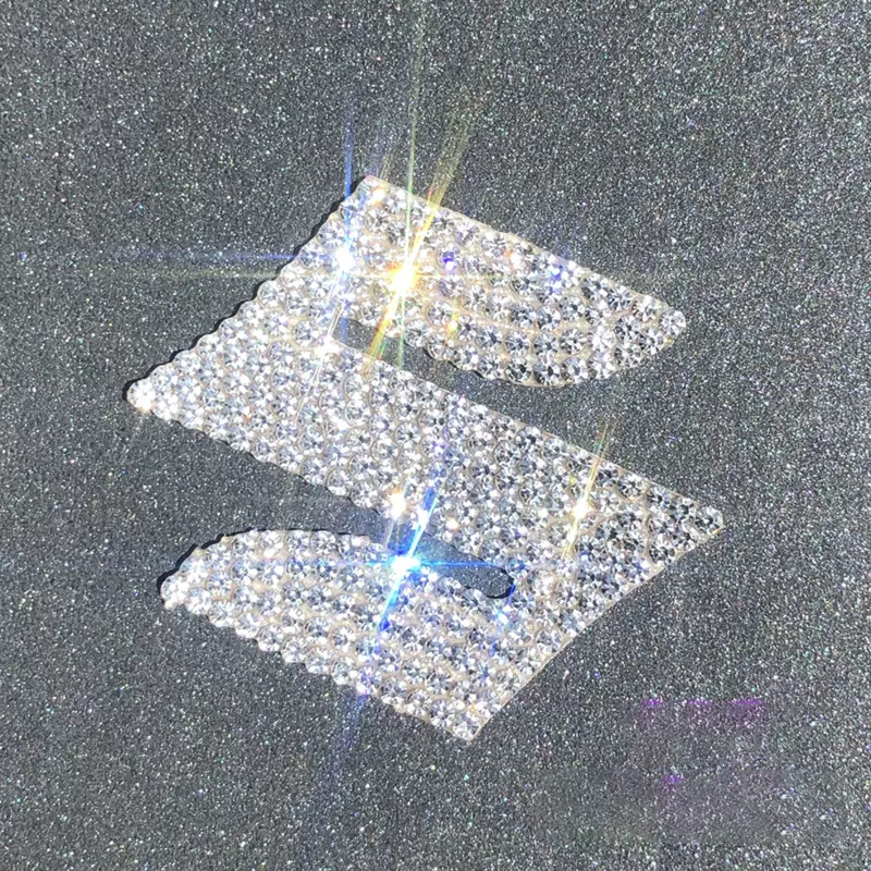 Kreatywne naklejki na kierownicę z diamentami